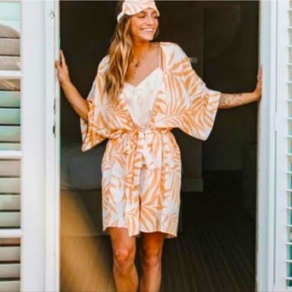 Maison Du Soir Magnolia Luxe Robe/Beach Cover-up - Picture 5 of 12